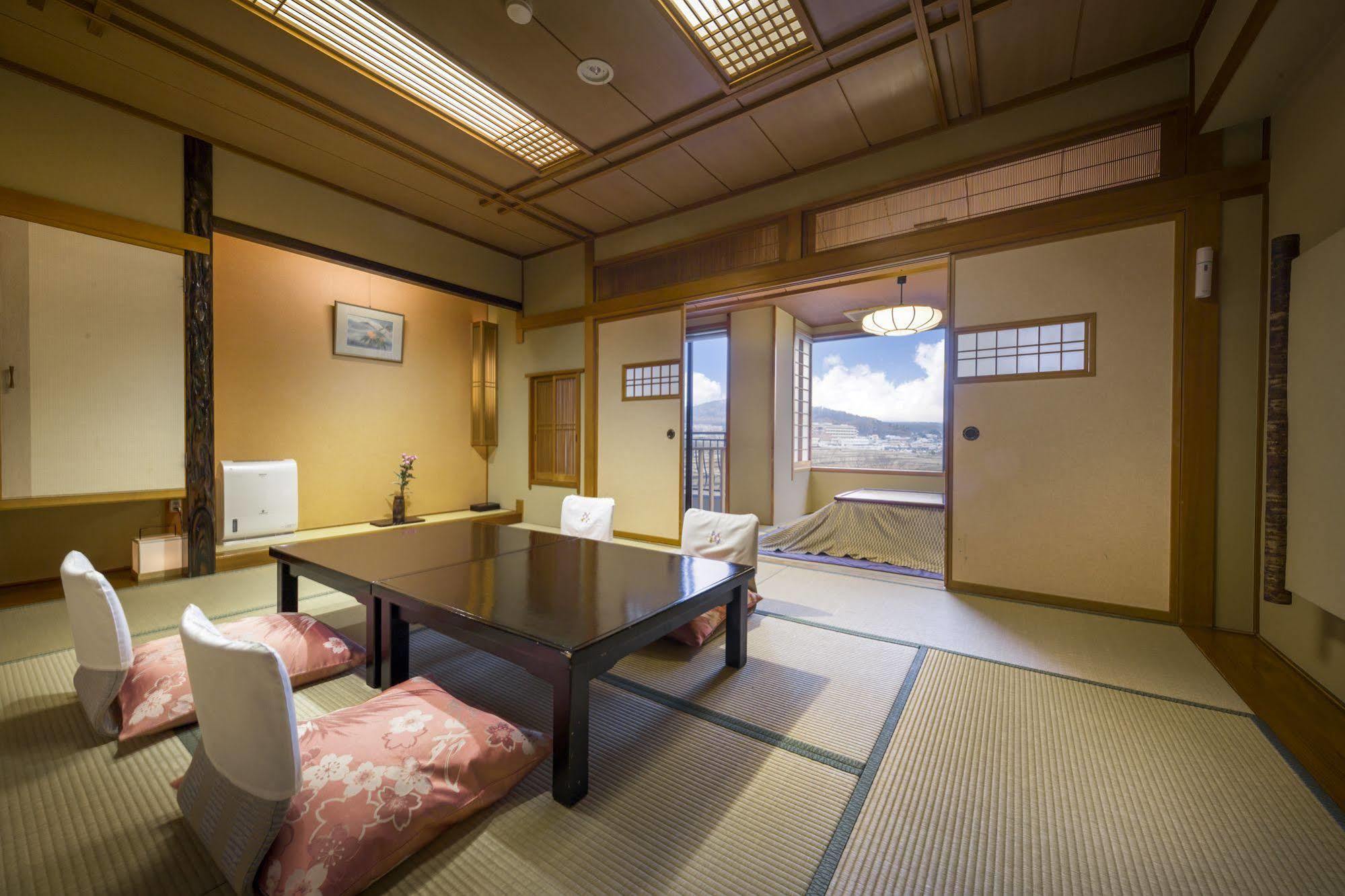 Hotel Kaneyamaen Fujiyoshida Zewnętrze zdjęcie
